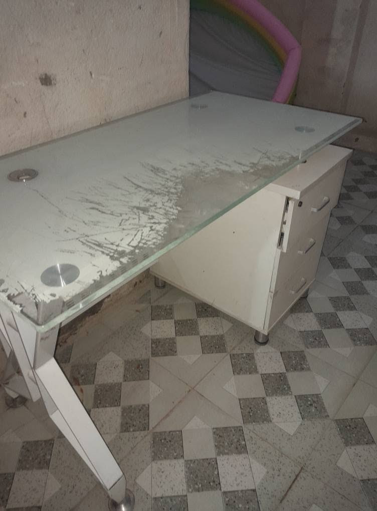 ميز مستعمل نضيف للبيع السعر
٤٠ا لف واتساب *********** كربلاء, العراق
