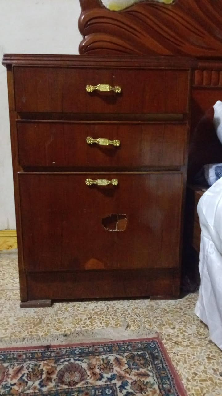 السلام عليكم غرفة نوم مستعمله للبيع السعر 475وبيها مجال تواصل خاص أو عل رقم ***********بي واتساب
