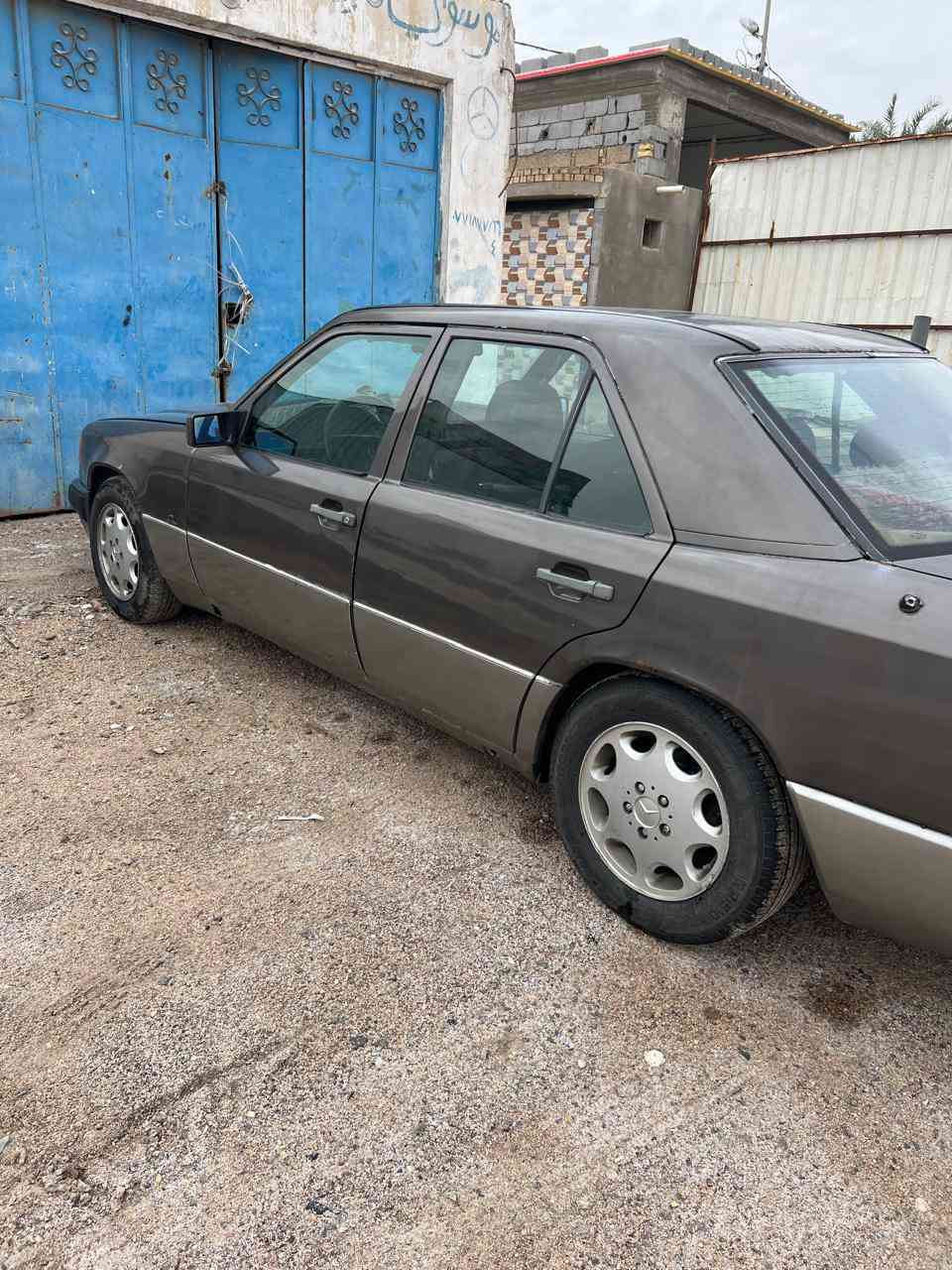 السلام عليكم سياره مارسدس موديل 88 رقم بصره سنويه منتهيه السعر 45 وبيها مجال مكاني بصره دير الشافي للأستفسار الاتصال على الرقم ***********
