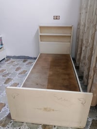 للبيع • سرير • غرفة نوم