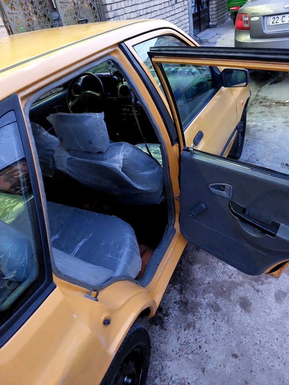 سايبا موديل 2013 رقم بغداد
 مصفره هيئه وغرامه وسياره بأسمي تحويل ثاني يوم 
تخم تاير جديد 
صدر امامي خلفي جديد 
كفالة عامة من الشواصي 
سياره بيهه بارد على كد شبر بالجاملغ الامامي مال الصدر  
وطخه بالباب وره السايق فقط 
مكينه هسه صار بيهه خيط تبخير مكفوله من تنقص 
سياره خير من الله 
سعرهه 36 وبيهه مجال حك الجيه 
مكاني بغداد الشعب 

***********
