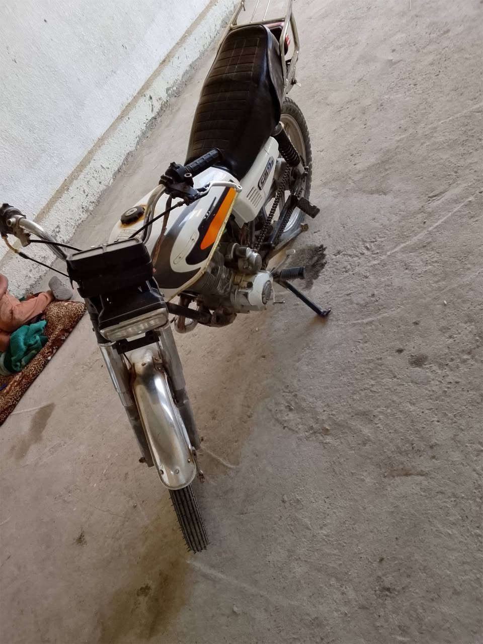 سلام عليكم 
خمسة كير كلك مكفوله سعره 250وبيه مجال قليل حك جيه مكان كربلاء الحسينيه هاذه رقم ***********
