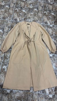 كوت نسائي • بيج فاتح • مقاس ٤٨