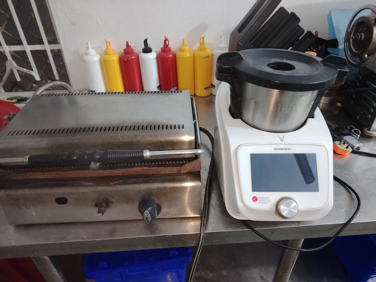 كابسه صاج +خلاط صلصات البيع تصل رقم ***********
