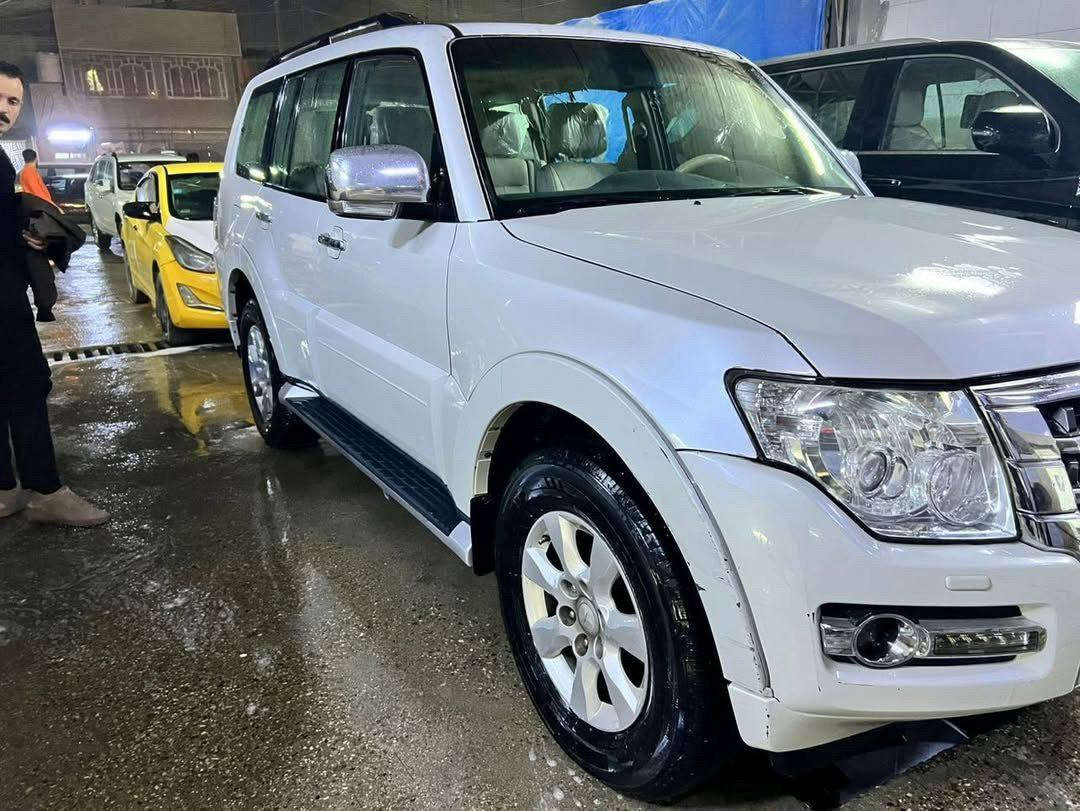 باجيرو 
٢٠١٥
لون صدفي 
بيها بنيد مبدل وجاملغ بارد بي 
عدا هاذة مكفولة من البجم للبجم السعر 150بيه مجال بسيط اتصال الرقم ***********
