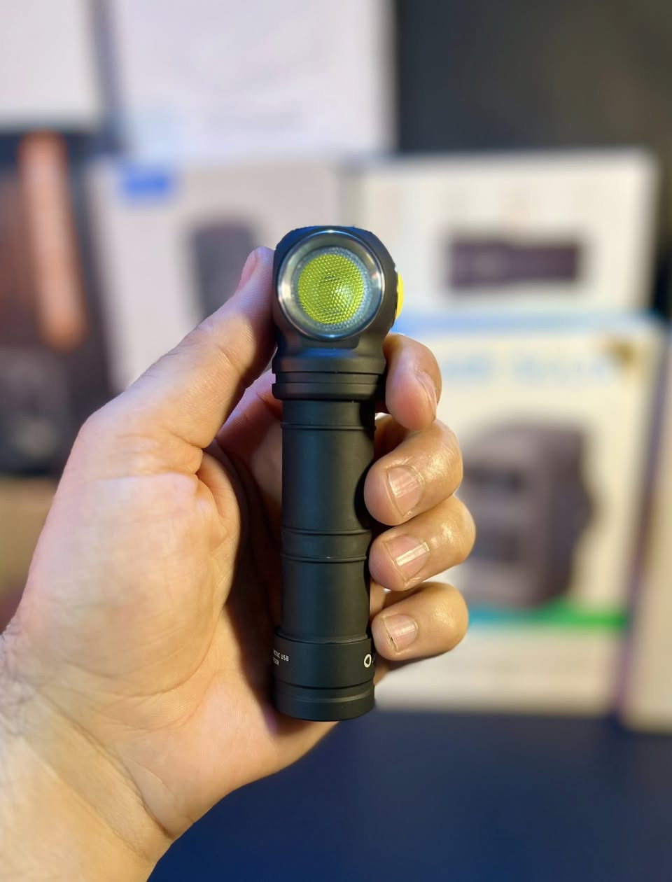 متوفر لايت راس او محمول
من شركة (ارمي تك)  Armytek Wizard C2 Pro Max

مستخدم نضيف كامل ماحقات 

قوه الاضائه 4000 لومن 

114 متر

بطاريه 5 الاف


**إذا كنت صاحب هذا الإعلان وتريد حذفه لأي سبب، رجاءا أرسل رسالة إلى الدعم الفني**