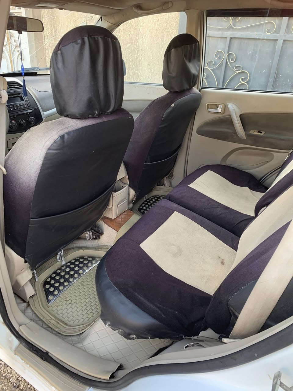 سلام عليكم للبيع تيكو 2012 كير ميكانيكي رقم نجف انكليزي تحويل مباشر
سياره جاهزه حداديه 
كهربائيات كلها شغاله 
تخم تاير 
سنتر لوك 
سياره مكفوله من ضربه وصبغ حته تصليح خياسات مابيها 
مكينتها شغاله وناعمه لا تنقيص دهن ولا تبخير من القبق ولا صوت بيه دخان بسيط من صالنصه فقط 
مكان السياره حله للستفسار *********** 
السعر 46
