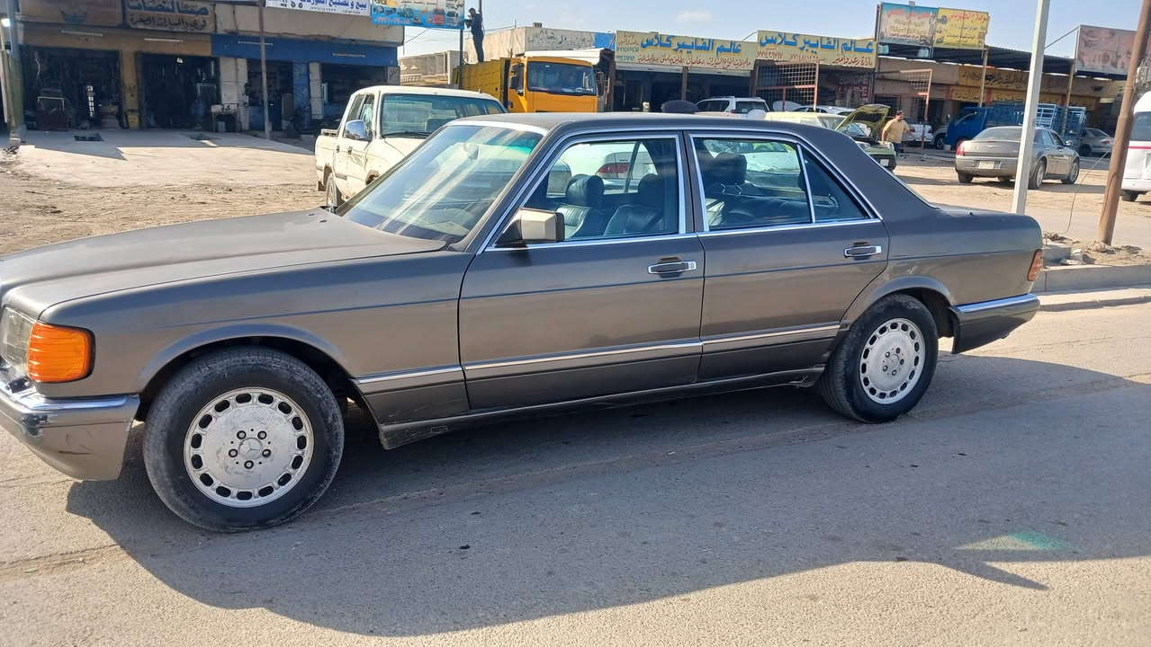 السلام عليكم مارسيدس جامنو 300 موديل 87 للبيع محور بطه 3000 قواعد دبلات سليمه لسياره خير من الله  تبريد عوزه غاز  فقط  رقم بغداد    صار امامي وخلفي جديد  مكينه وكير واكسن خير من الله  وكهربائيات كله شغاله وتخم تاير غرفه كهربائيه 4دكم  لسعر 45 وبيه مجال مكاني بغداد  اللاستفسار ***********
