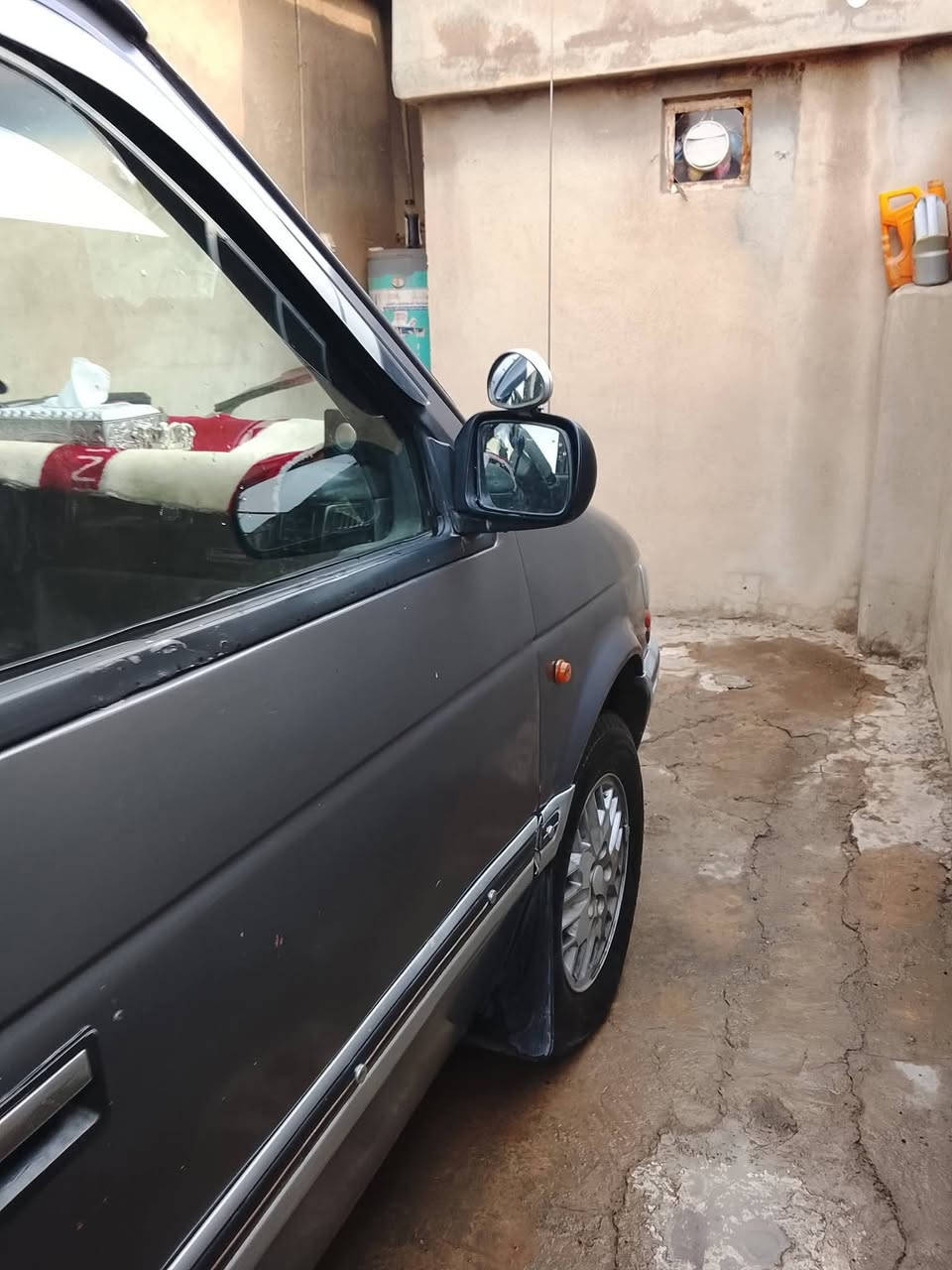 السلام عليكم سياره كلايزر للبيع موديل 1991 محرك باجيرو 3000 .6سلندر مصبوغه عام طخم تاير جديد السياره باسمي   اني الشرعي السياره 7 راكب
السعر 45 وبي مجال بسيط 

***********
