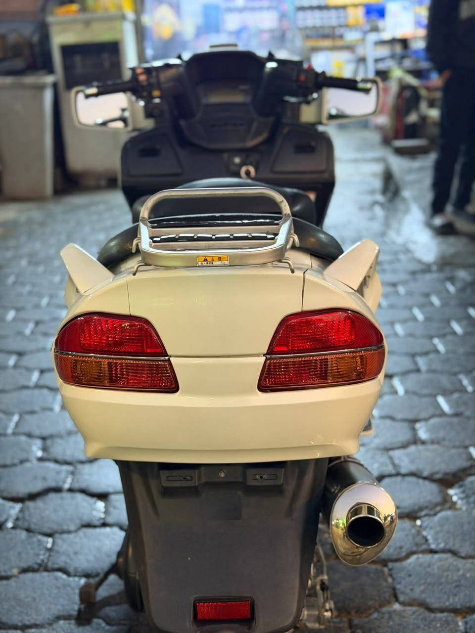 السلام عليكم سكاي ويف650
الدراجه فول مكفوله كفاله عامه باقي التفاصيل اتصال ***********
