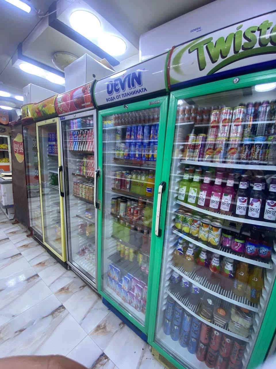 السلام عليكم اسواق للبيع كامل العنوان الكراده للستفسار علئ الرقم ***********
