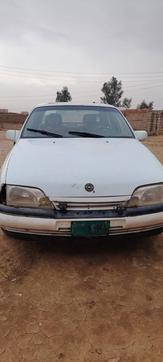 اوبل اوميكا موديل 1990لون أبيض تحويل فقط بدون وكاله 
السعر 16 ورقة وبه مجال
***********
