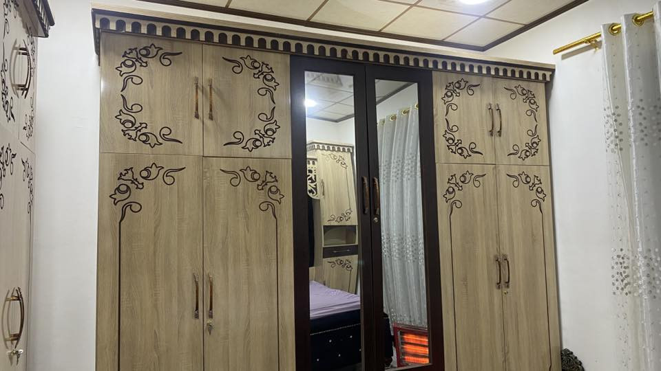 السلام عليكم 
غرفة نوم للبيع  السعر مليون و٧٠٠ للتواصل واتساب ***********
