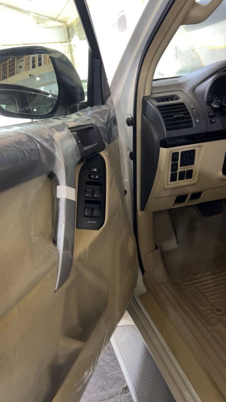 سلام عليكم برادو شركه ساز.  موديل 2015 فول جديده رقم بغداد تحويل مباشر  فابلون بعده عل قماره 
 مكان لسياره بغداد 
***********
