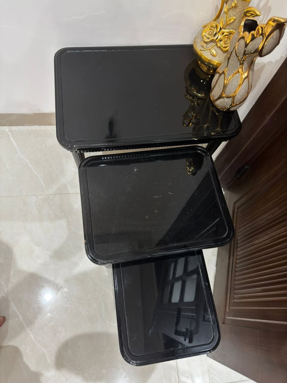 ميز  تلفزيون +طبلات وسطيه عدد ٣ 
صنع تركي
نظافه ٩٥٪؜ مكاني بغداد للتواصل واتساب فقط ***********
