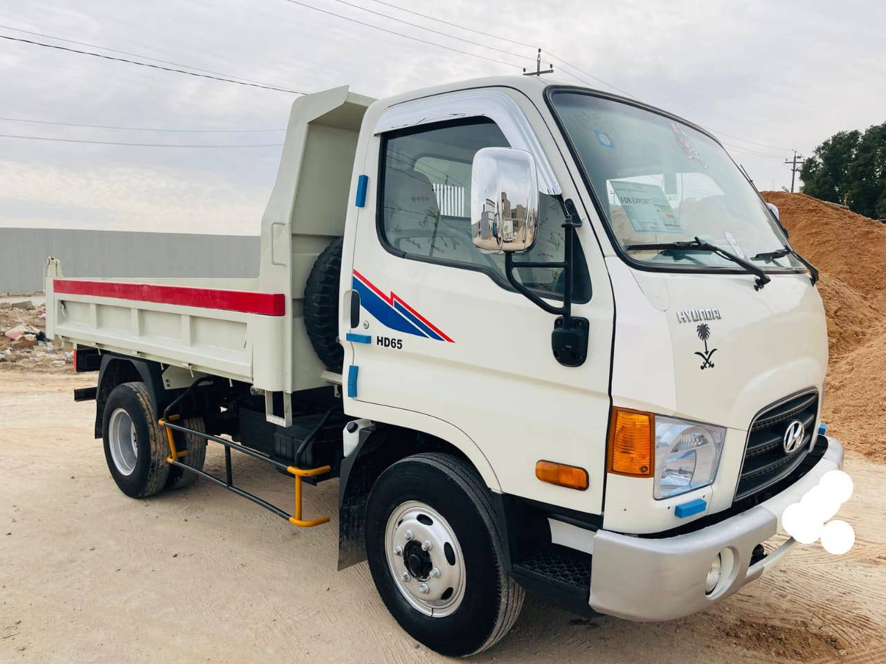 سلام عليكم هونداي قلاب للبيع 2016 سياره كفاله عامه على وضع الشركه بس البدي مصبوغ للجماليه سياره جاهزه من كل شيء سنويه 2028.  ***********
