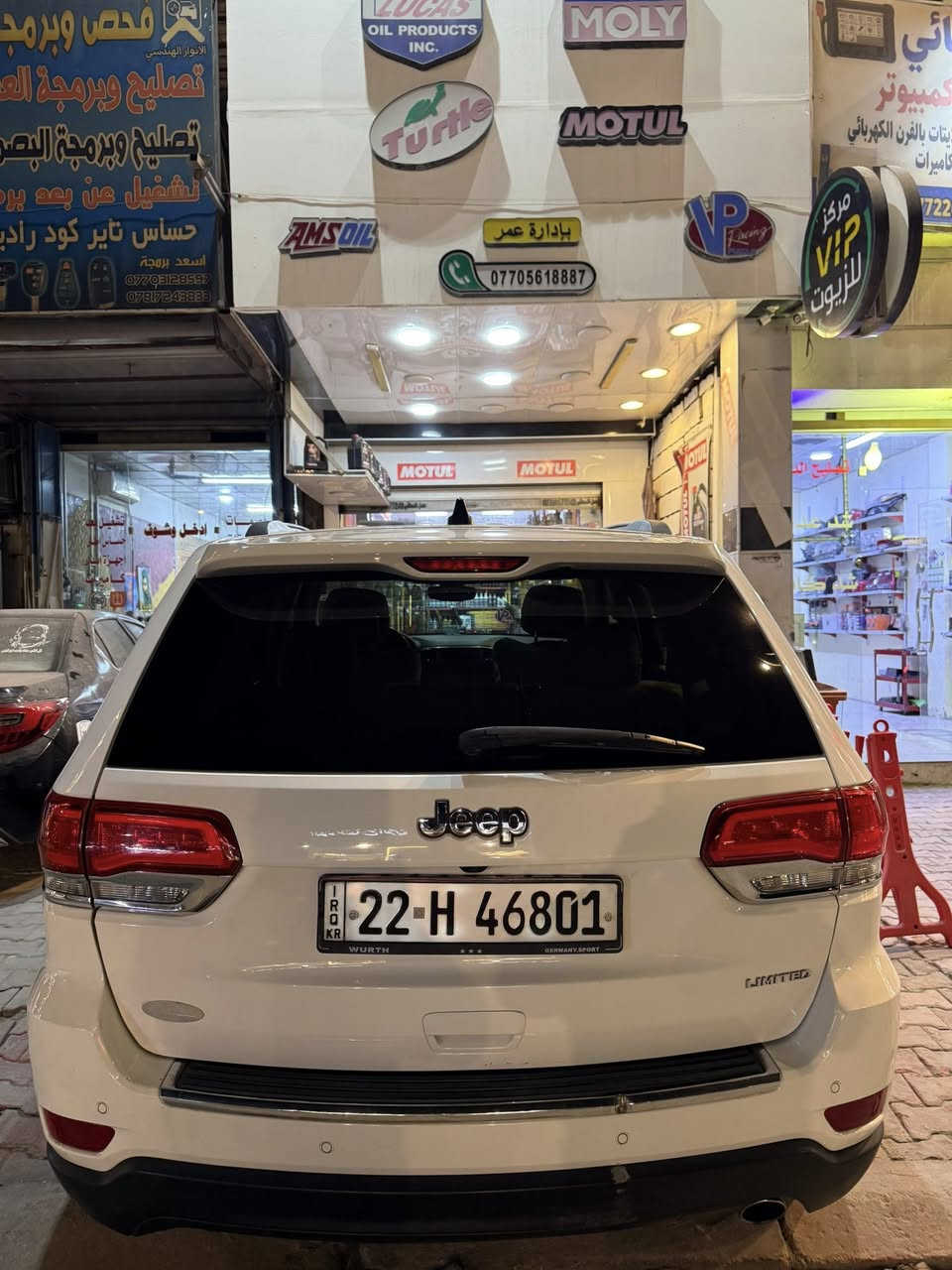 للبيع جيب كراند شيروكي 2017 فول مواصفات 1/1 
السعر 195$ وبيهه مجال جيتك 
رقم اربيل بسمنه تحويل مباشر او وكاله لعجبك السياره وارد كلين تايتل مواصفات خليجيه داخل عسلي المواصفات:
 بانوراما 
لايت متحرك زنن
كشنات تدفئه تبريد 
ستيرن تدفئه 
خزن ميموري وضعيتين
ستيرن كهربائي 
كشن العبري كهربايي 
صندوق كهربائي شفط
تشغيل عن بعد 
حساسات خلفيه 
رادار خلفي توقف ذاتي 
السياره تو ويل المرغوب 
هزه وسونيه جديده لل2028
السياره صار بيهه طخات بلعراق بدون ارباك 
جاملق سايق مبدل نفس الون وكصت البنيد صبغ وصفحت العبري جاملق ولباب كارت تكحيل  ولباب الوره وجاملق بي كلير من امريكا بدون حادث ولا ايرباك 
السياره ابد ماملوعوب بيهه ولامفتوحه مكينه شرط الفحص السياره بلاد مفتوحه سرعه 240 
السياره ماشيه حاليا 85،000 ميل 
حداديه جديده وتايرات وصيانه عامه ودهن جديد 
للاسفسار: 
***********
مكان السياره البصره الجزائر
