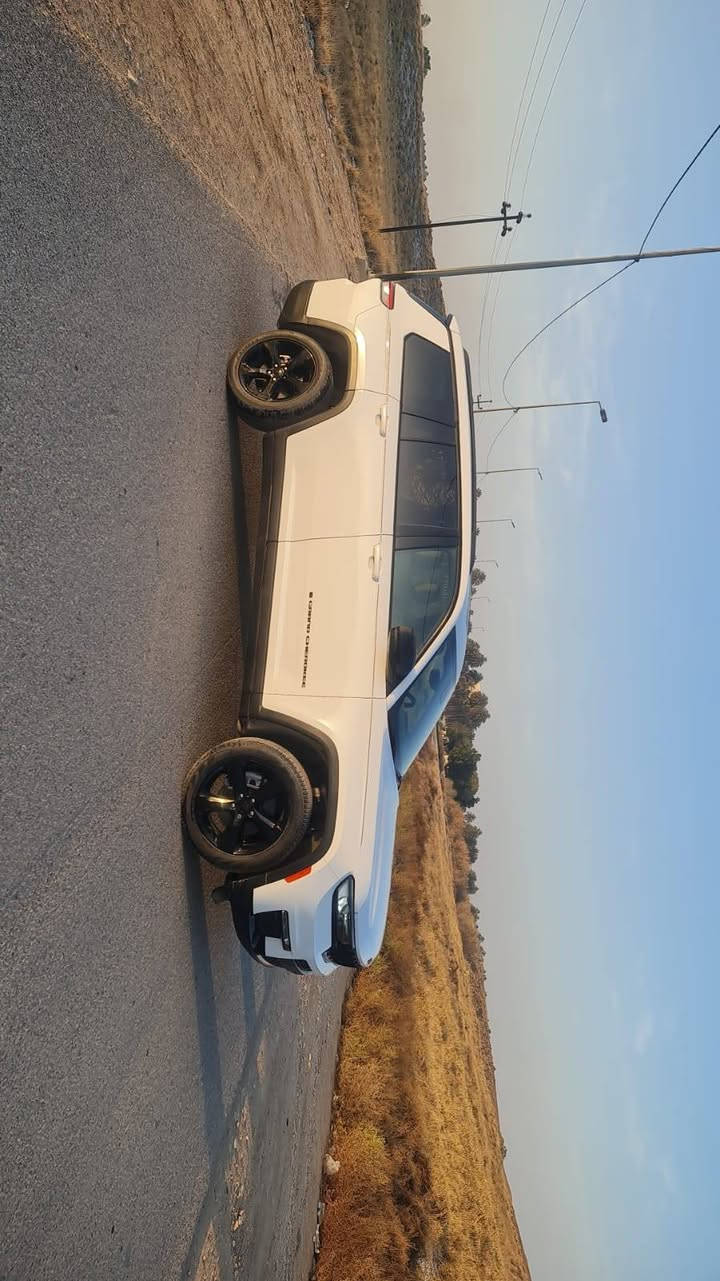 جيب كراند شيروكي لمتد L
موديل 2024 فوول مواصفات 
للبيع بدون أرقام. صور الحادث مرفقه 
تم استبدال بابين الجهة اليمنه أبواب مال كصة أصلية. 
تم استبدال طبله التاير الخلفي. 
السيارة جديده.
المكان_ بابل
السعر ٣٣٥ ورقة .
***********
