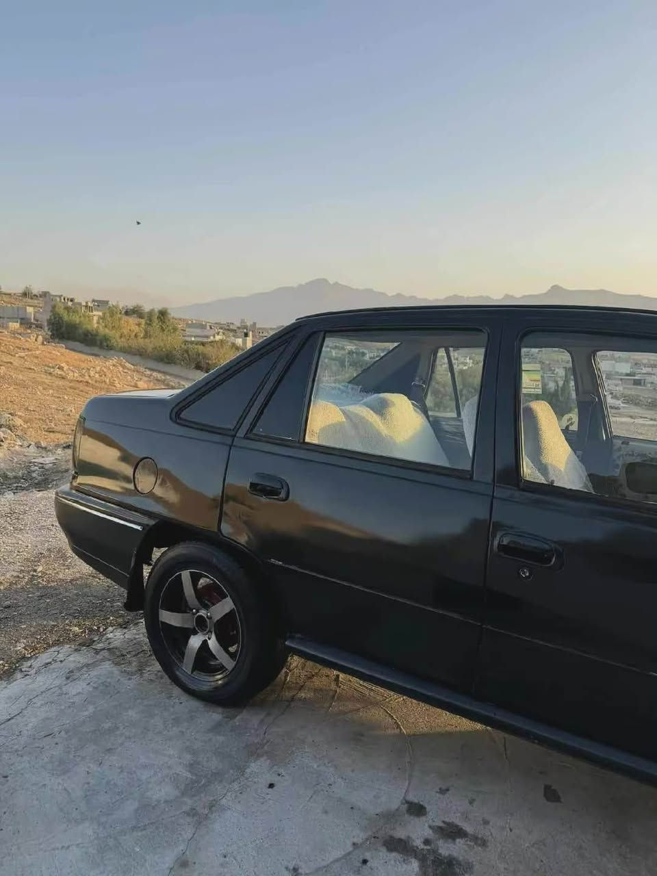 داوێ مۆدێل 94
ئارم پلاستی سلێمانی بەشەرت 
گێڕ و مەکینەی مەزبووتە 
سەیارەکە مالی فەقیرە 
بەنزین زۆر کەم دەخوات 
سەیارەکە هەیکەلی زۆر جوانە 
سعری ١٩ گەڵاو مەجالێکی برایانە 
ژ.م***********
سەیارەکە هی من نیە ئەوەرەقەمی خاوەنەکەی ♥️ Singapore
