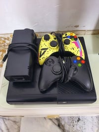 اكس بوكس 360 للبيع نظيف مع جميع ملحقاته العاب خزن ٥٥ لعبه  سعره ٩٠ الف...