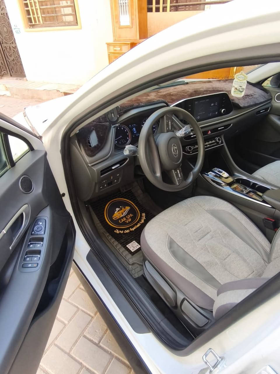 بسم الله الرحمن الرحيم

السلام عليكم ورحمة الله وبركاته

🚘 هيونداي سوناتا للبيع

✨ سيارة نظيفة جدًا ومعتنى بها، استخدام شخصي، وماشية 55 ألف ميل فقط.

المواصفات:
✔️ محرك 2500 GDI قوي واقتصادي.
✔️ كلين تايتل.
✔️ بدون حادث أو غرق.
✔️ يوجد بارد فقط في الجاملغ الخلفي.
✔️ المحرك، الجير، والشاصي بحالة ممتازة.
✔️ السيارة جاهزة للاستخدام ولا تحتاج أي مصروف، والفحص خير دليل.

🆔 رقم الشاصي (VIN):
5NPEG4JA6NH144047

💰 السعر: 165، ويوجد مجال بسيط.

📞 للاستفسار والاتصال:
***********
مكان كربلاء

🌹 البيع للجاد، والله يرزق البائع والمشتري.
