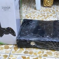 يس السلام عليكم اكس بوكس 360 نظيف مستخدم شهر واحد و جوستك اصلي ذاكره ج...