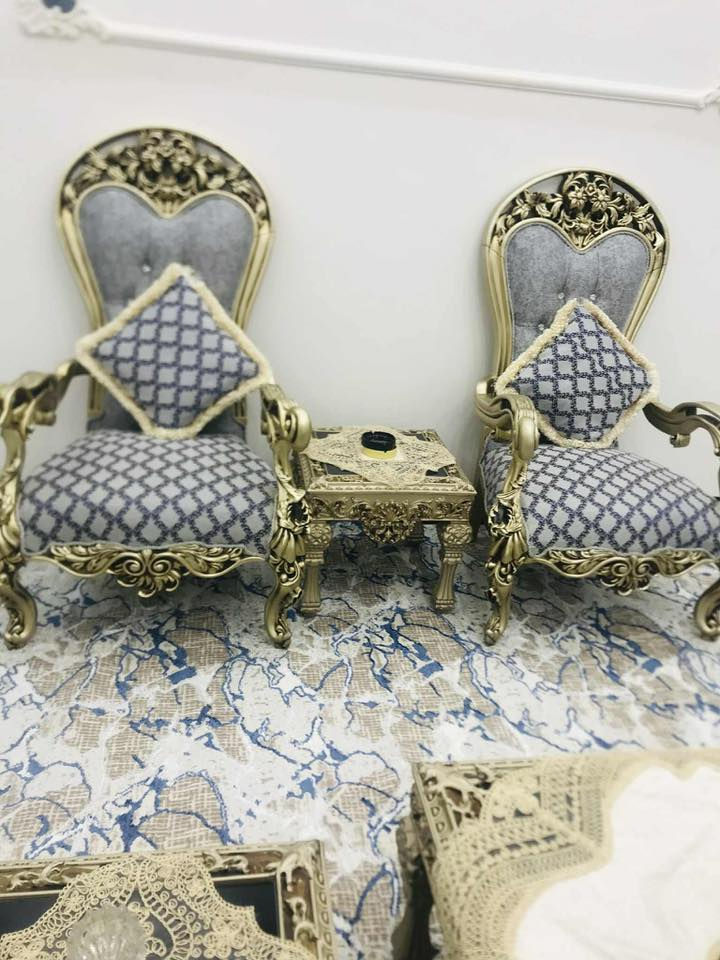 السلام عليكم
طخم ملكي زان 6 قطع مع أربع طبلات صغير واحد كبير 
الطخم حيل نضيف والسعر 950 الف التواصل عل الأرقام الاتية
اسيا ***********
كورك***********
