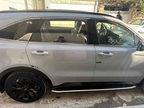 السلام عليكم 
سورنتو 2022 sx pristeg 
2500 توربو اربعة سلندر
٧ اراكب
رقم بغداد
لون اسمنتي 
ماشية 84219 (كيلو متر)
حادث السيارة دعامية فقطط وشبرر بارد بل جاملغ من يم المازدة
كما موضح بالصور 
مواصفات السيارة؛
داخل اسود 
كشنات منفصلة 🛑
قطعتين تبريد 
صندوك كهرباء 
جام اوتو ٤ جامات 
بانوراما 
مداخل شحن يو اس بي بالكشنات و الكشنات الخلفية و يم الكير 
كشنات تدفئة 
حساسات امامي خلفي
كامرة خلفية 
رادار امامي خلفي 
نقطة عمياء جانبية 
توقف ذاتي للطوارء 
اوتو هولد 
هاند بريك كهرباء
تثبيت مسار + تحديد مسار 
هزاز بريك ستيرن كشن للرادار 
شاشة عطلات 
شاشة جبيرة 
تحكمات ستيرن كاملة 
رادار مثبت سرعة 
اوتو كار بلي 
ابل كار بلي 
وبعد هواي مواصفات خير بيها 
سعر السيارة 25,200 وبيها مجال 
المكان : الاعظمية سبع ابكار 
***********
