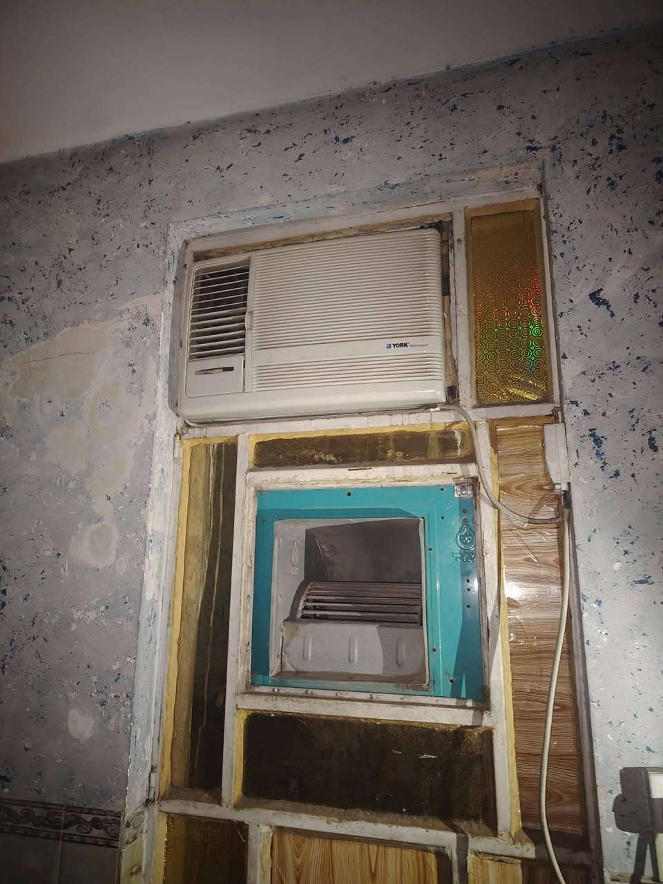 مجمدةحجم كبير شغالة مكيف عدد ٢ شغالات بس واحد يفصل نص تخم حلو ونضيف كلش ميز طعام نظيف مبردات شغالا برفاب كاملات بايسكلات مولد ودراجه شحن شغالات بس متروك وتنور وباقي اغراض أيضا اتصال أو مراسلة واتساب ***********
