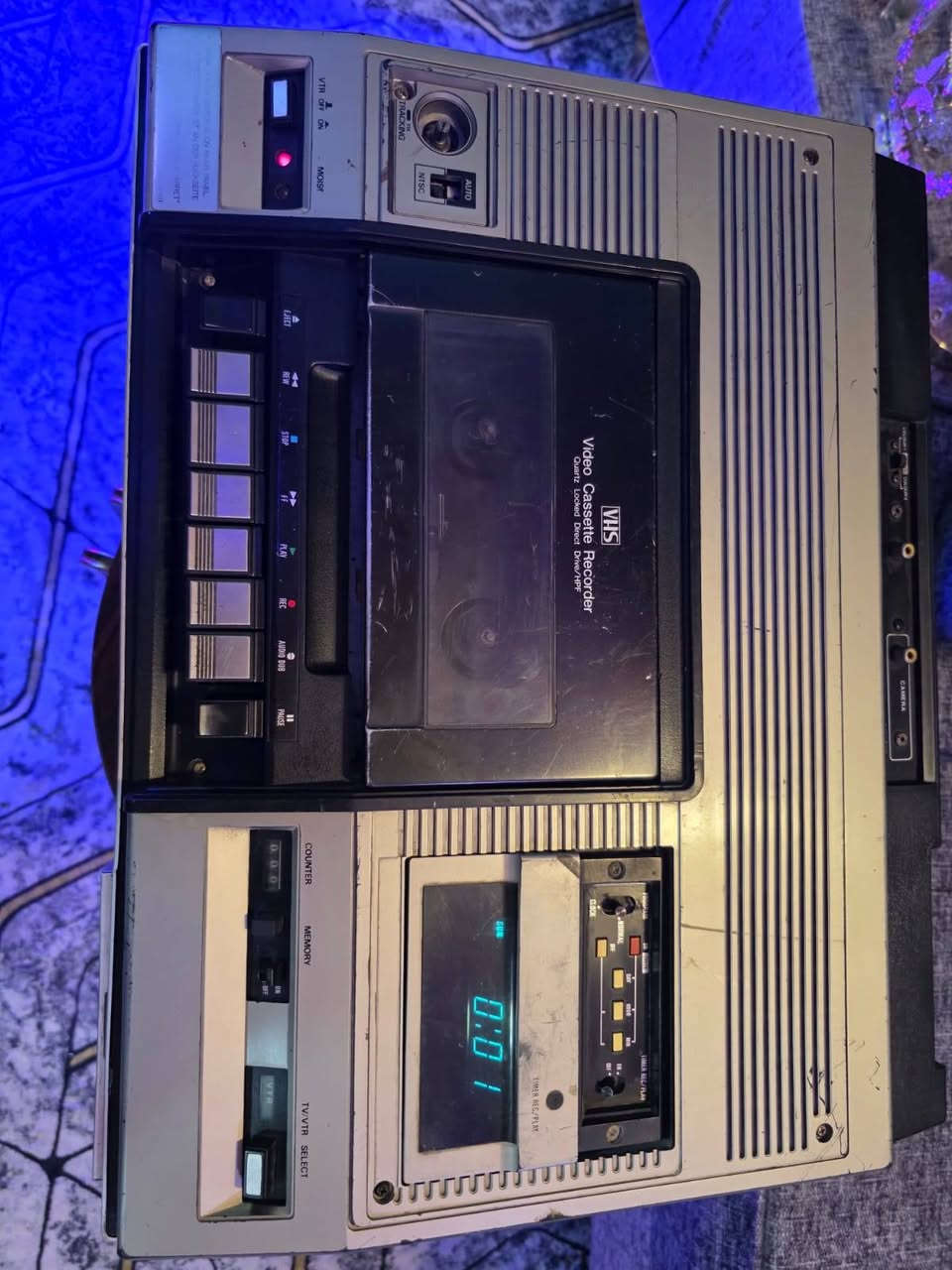 السلام عليكم فديو كاسيت ناشونال موديل 8600 ياباني عوزه قوايش يقدم يرجع فقط بلي ما ينطي متروك عوزه قوايش نضيف سعره 60الف. /***********
