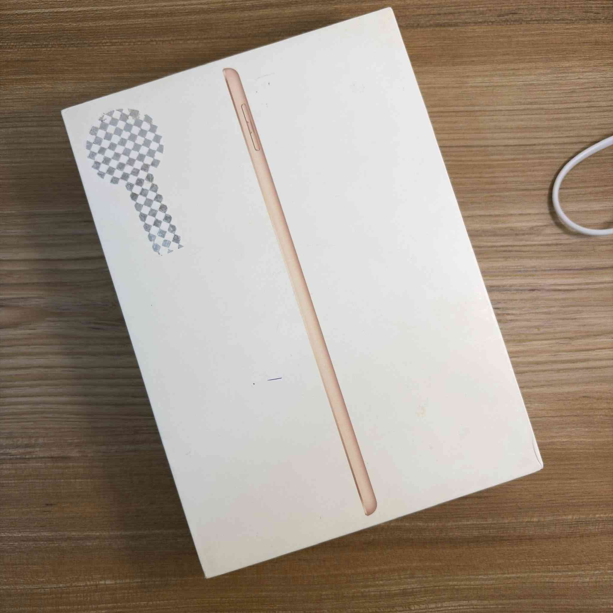 السلام عليكم
عندي ايباد 6 - iPad 6 مستعمل للبيع
اللون ذهبي
الذاكرة 128GB
الجهاز نظيف والاضرار مثل ما موضح بالصور. خدوش بسيطة وضرر خفيف بالشاشة (غير واضح اثناء الاستخدام نهائيا، تكدر تلاحظه فقط اذا كانت الشاشة سوداء).
ملحقاته موجودة. العرض يشمل:
- ايباد 6
- شاحن الجهاز الاصلي (بدون كيبل)
- علبة الجهاز
ملاحظة: الجهاز ما مفتوح ولا مصلح نهائيا.
العنوان: البصرة
السعر: 175 الف
للتواصل: خاص او واتس اب ***********
