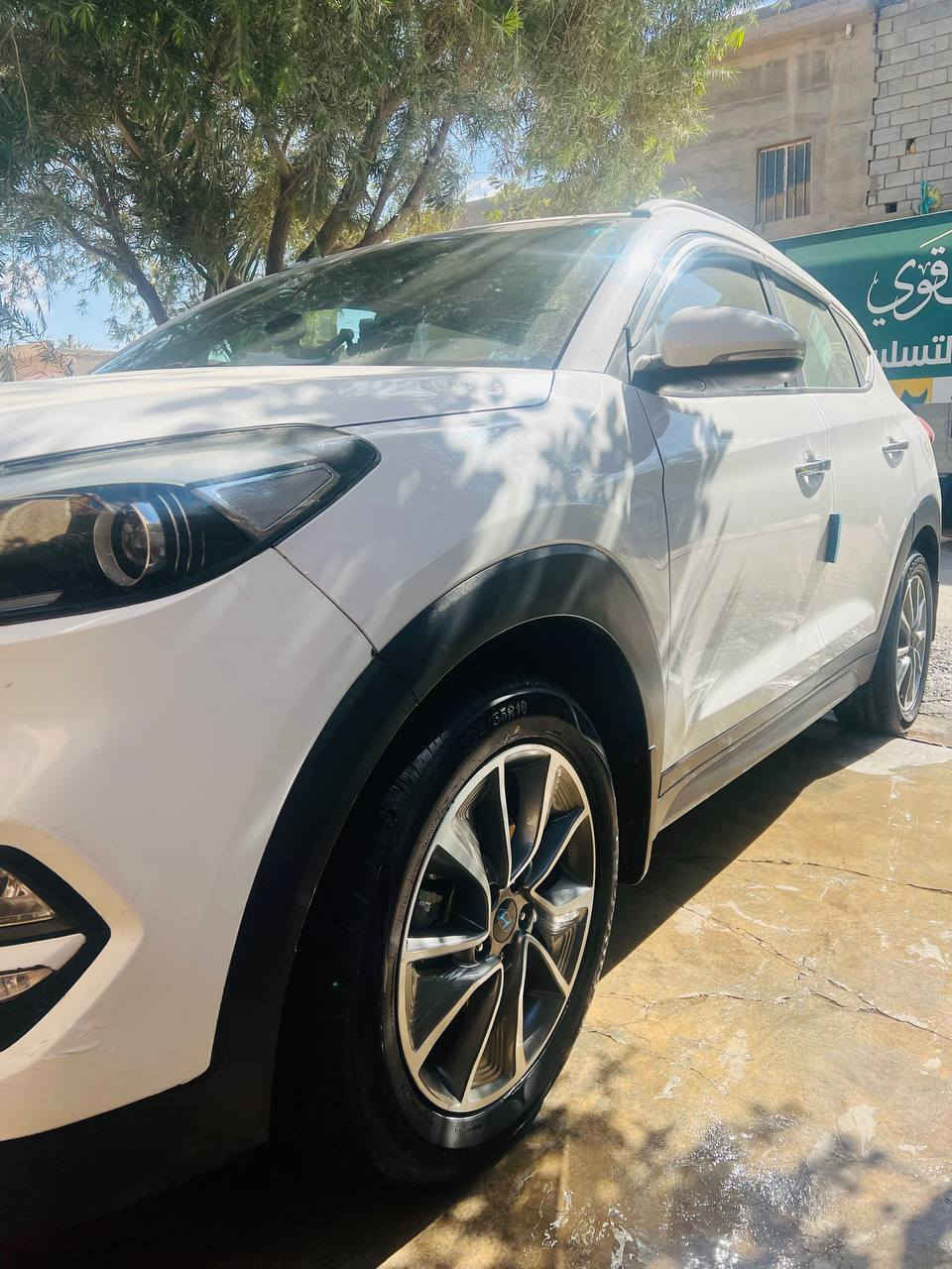 سلام عليكم
توسان 2018 للبيع

.                                                

بيهة جامرلوغ امامي وبنيد

ماشيه 239

الرقم ديالى

سنويه باسمي

تحويل ثاني يوم

السعر 175 وبيهة مجال 

مكان ديالى الخالص

***********
