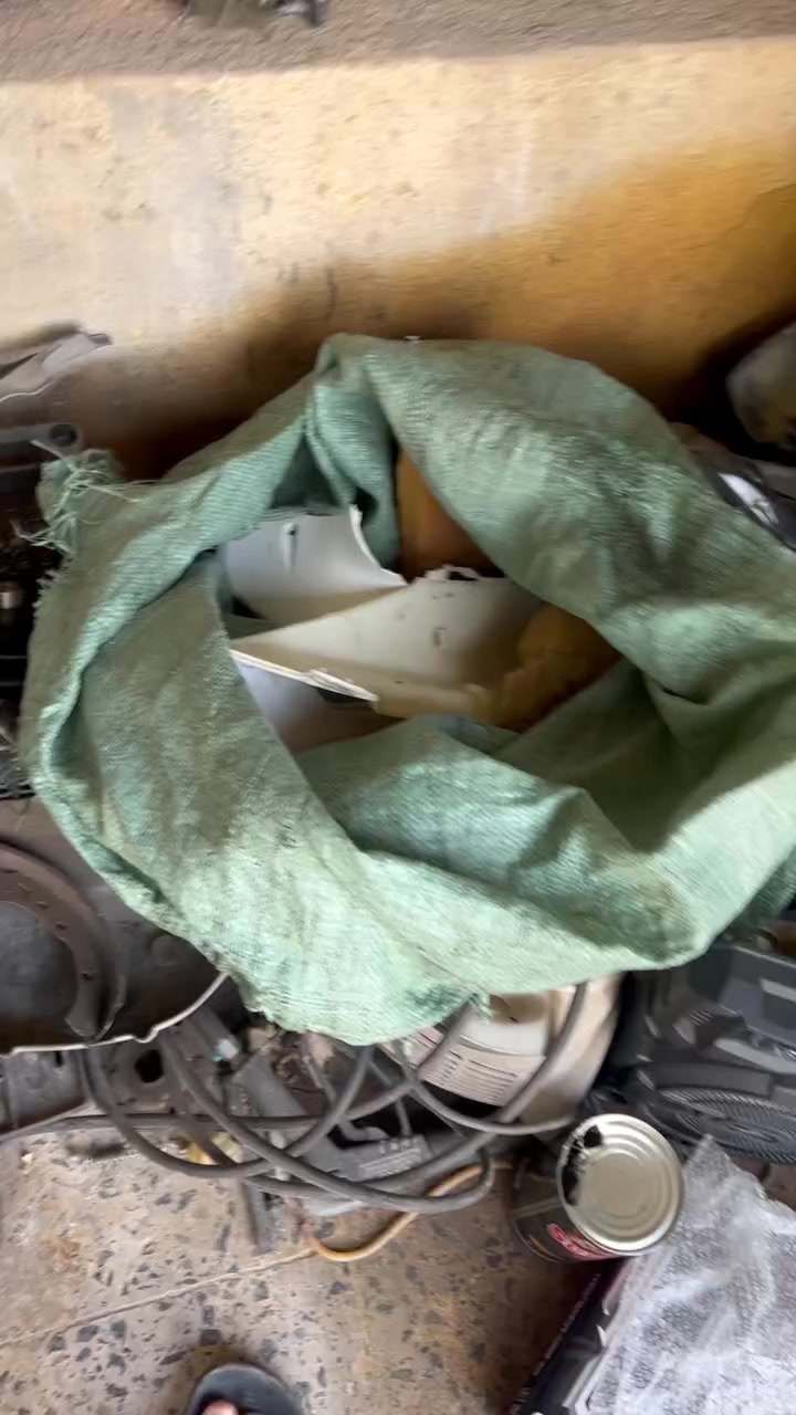 سلام عليكم عندي غراض ماكس للبيع كابريترات عداد 4 
واحد كابريتر 140 سكنس فحل اوجبلي او جميع لدراجات ل140 
كابريتر بعدها مال رمبة بجلاحها شرططط 
كابريترات ماكس ياباني 3 واحد تفيدك تفصيخ اذه تريد وثنين شرط شغالات كفرات ماكس عدله لون ابيض كامل موجود عقول ماكس عدله قبق هندر ماكس ياباني.كلج خلفي ماكس سكنس فحل كامل وهوه ول بانز ولطاسه اسعار طبلي خاص وتدلل وادزلك باقي التفاصيل مو كلها ناشرها هندر ماكس عدله.+كلجات امامي خلفي 140


**إذا كنت صاحب هذا الإعلان وتريد حذفه لأي سبب، رجاءا أرسل رسالة إلى الدعم الفني**