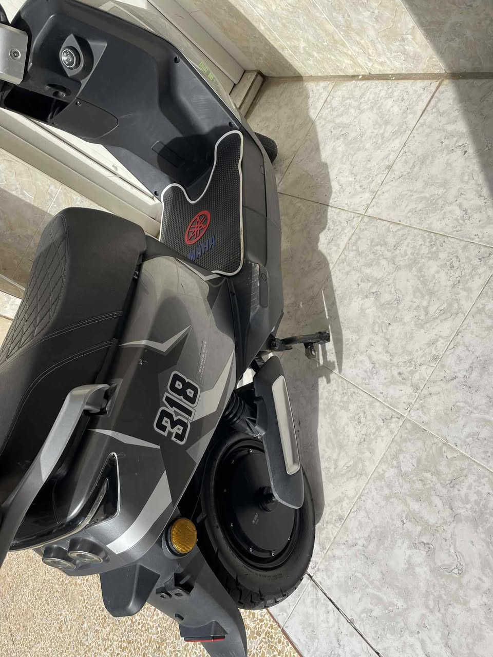 السلام عليكم ماطور للبيع 318. مواصفات   4 نمره. نضام الرجعو الي الخلف مثبث. سرعه.     بطاريتو 60 كليو بل شحنه الوحده مكاني موصل مزارع زيونه قرب المرور.   رقمي ***********. بي واتساب.        سعرو 625 بي مجال مو شراي لا يتعبني
