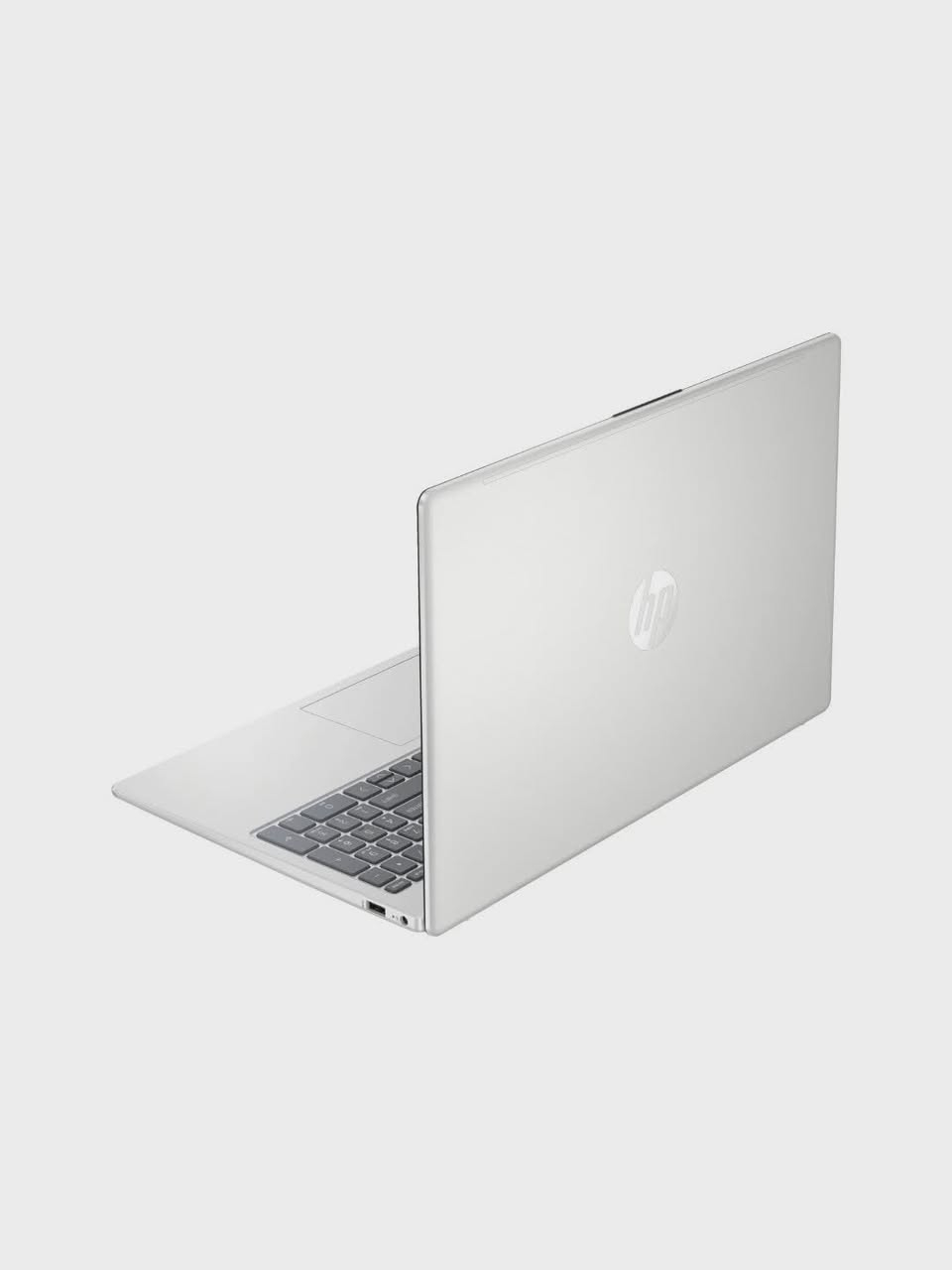 الأناقة و الجمال من HP 🔥
للطلاب و الأساتذة 💻

مواصفات
 HP Laptop 15-fd0242ne 

المعالج: Intel Core i5-1334U (الجيل 13)

10 أنوية (Cores)

12 خيط معالجة (Threads)

تردد يصل إلى 4.6GHz مع Turbo Boost 

كرت الشاشة: Intel Iris Xe Graphics مدمج 

_ الذاكرة (RAM):

8GB DDR4 

 سرعة 3200MHz

_ التخزين:

512GB SSD PCIe NVMe 

_ الشاشة:

15.6 بوصة

Full HD (1920×1080)

Anti-Glare (مضادة للانعكاس) 

_ الكاميرا:

HP True Vision HD

_ الاتصالات:

Wi-Fi 6

Bluetooth 

_ المنافذ:

2 × USB-A

1 × USB-C

HDMI 1.4b

منفذ سماعة/مايك 3.5mm 

_ البطارية:

3 خلايا (41Wh)

عمر يصل إلى 2 ساعة تقريباً

شحن سريع 50% خلال 45 دقيقة تقريباً 

_ الوزن:

حوالي 1.59 كغم 

مناسب لـ:

✅ الدراسة والجامعة
✅ برامج الأوفيس والتصفح
✅ مشاهدة الفيديوهات والعمل اليومي
✅ البرمجة الخفيفة والمتوسطة
✅ التعديل البسيط على الصور

❌ غير مخصص للألعاب الثقيلة الحديثة أو المونتاج الاحترافي الثقيل بسبب اعتماده على كرت شاشة مدمج.

السعر 745 ألف متوفر بالنقد و القسط على مصرف الرافدين 
للتواصل واتساب 0775 571 3339 
ماسنجر فيسبوك LapGulf 

#LapGulf
