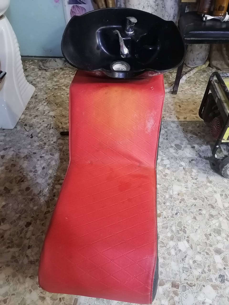 مغسلة صالون المكان شارع المطار القديم السعر 75 وببها مجال ***********
