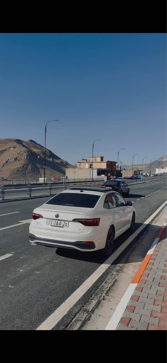 jetta 2024 Se plus 
جیتا ٢٠٢٤ بۆ فرۆشتن سیارەکە بەس بۆنیتی بۆیاغە  سپی سەدەفی مواسەفاتە ئاوینە رادار - بریک بەسمە - راداری خەتی جادە -راداری پشت و پیش سیارەکە هەموو شتیکی مەزبوتە گیر و مەکینە و کامل کارەبایت و رادار مەزبوتە سەنەوی هەتا ٢٠٣١ نوییە 
سحری. ١٦٦ وەرەقە و مجال
رەقەم تەلفۆن.*********** وەتئەپ و ڤایبەری لەسەرە 
تیبینی.سیارەک هیچ سارد و قەپو قۆپی نییە هەموو گیانی وەک شوشەی ماشەڵڵا شومان, أربيل
