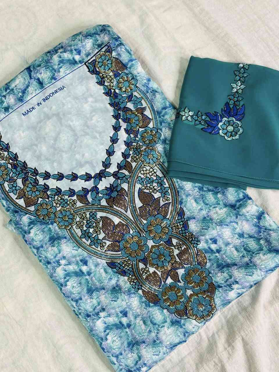 قطعة تخبل وما تتفوت ✨
مخاور حرير يجي 4 متر كامل بدون خياط

حتى تخيطينه بالموديل اللي يبرز أنوثتچ ويخليها تفصيل خاص إلك 👗💫

تفاصيل تطريز وحفر على الردن والصدر

وشال أنيق مكمل الإطلالة… يعني الطلّة جاهزة وفخمة من كل جهة 👑

الحرير بلمعته ونعومته يخليچ تبين أرقى وأفخم بدون أي مجهود ✨
💥 قطعة مميزة للمناسبات والزيارات والعيد

💥 فخامة تبين من أول نظرة

لا تترددين… اللي تحب التميز تعرف تختار �


**إذا كنت صاحب هذا الإعلان وتريد حذفه لأي سبب، رجاءا أرسل رسالة إلى الدعم الفني**