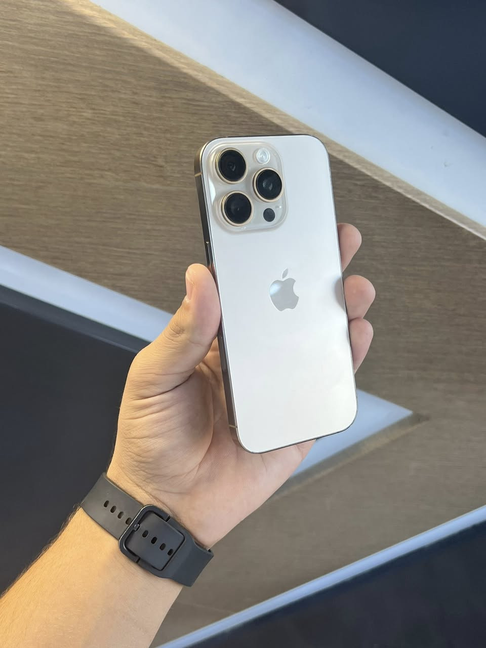 Iphone 16pro 
256
🔋90
السعر / مليون و 50 
القطعه نضيفه مامفتوح مكفول ضمان بلادي زورونا سامراء حي الضباط الاولى مقابل سوق الضباط الكبير مركز زيد الاتصالات 
مـــتوفــر تـــوصـيـل ***********
