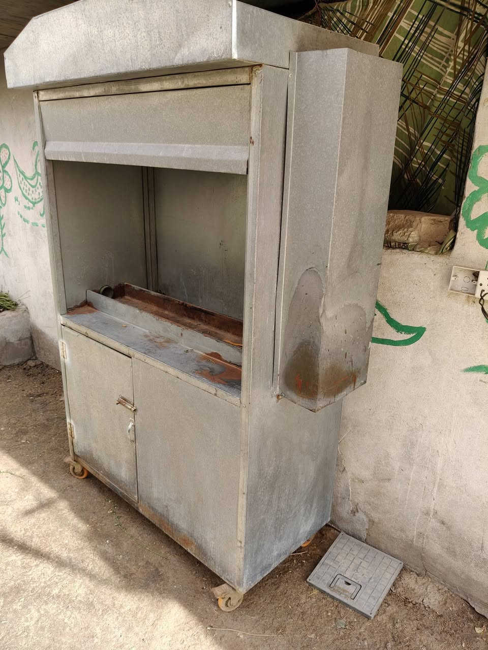 سلام عليكم مشواية للبيع العنوان بغداد حي نصر الستفسار علا رقم  ***********
