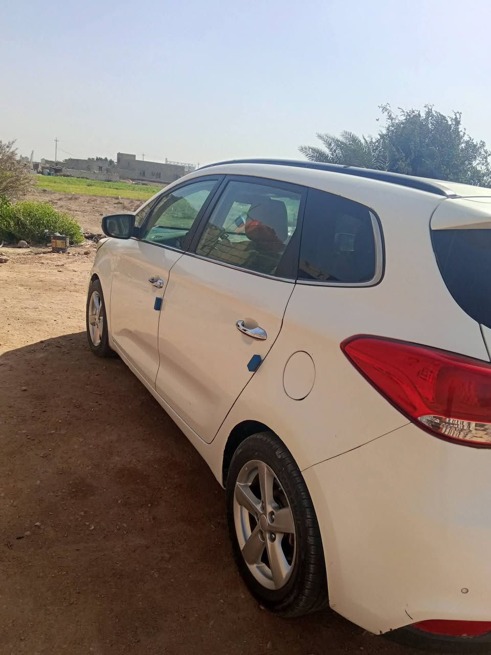 سلام عليكم
كيا كارنزه 2015 فول مواصفات
ماعده البصمه
بني رامه
شاير بل مري مري شفط
تحكمات ستيرن وبعد بيهي هواي موصفات سياره
خليجي بسمي شخصين مداور ثاني يوم 
بيهي بس جاملغ مبدل ما عابر
بيع او مراوس حسب القناعه
***********
