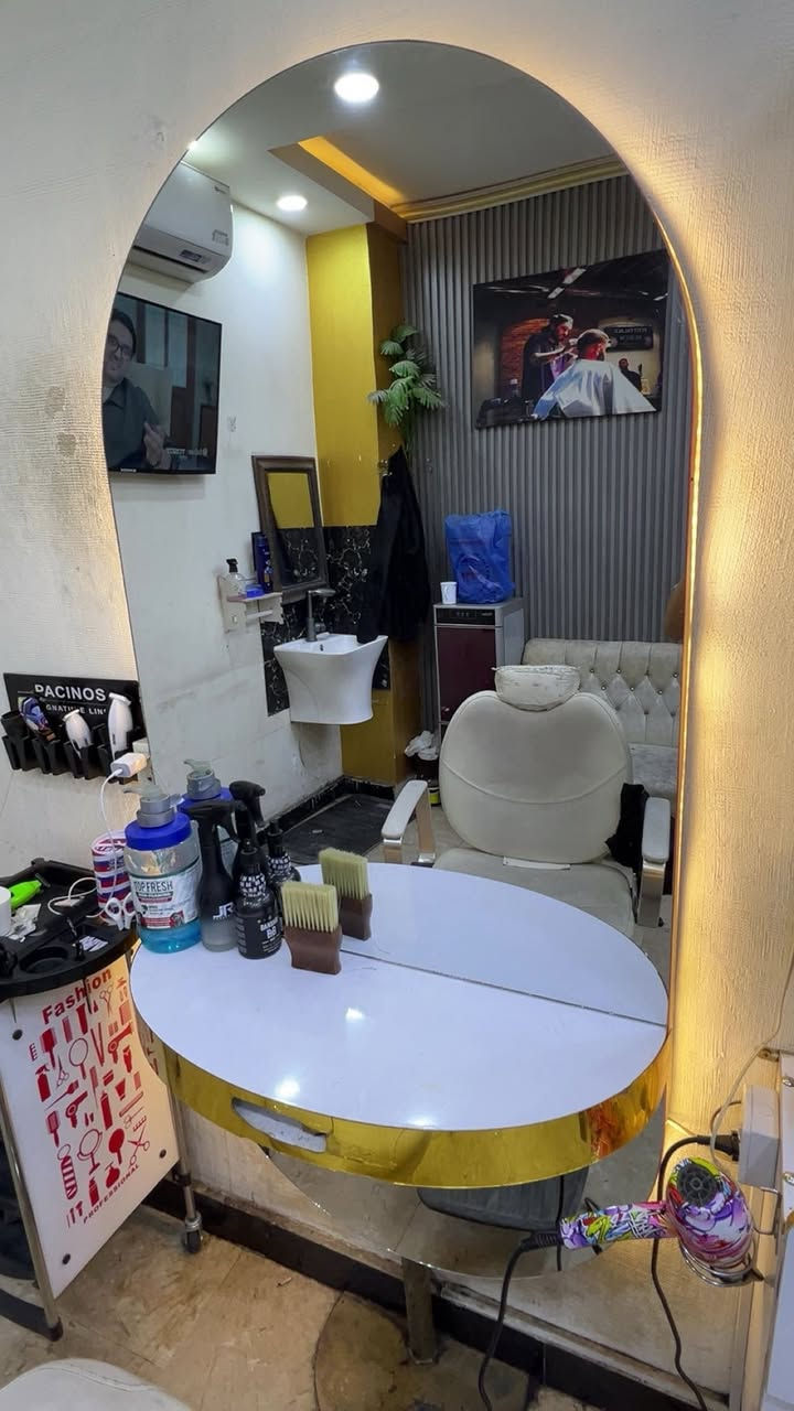 بيع غراض حلاقه مستعمله تواصل***********
