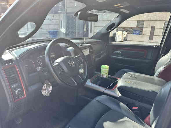 من رخصة الادمن تحياتي الك
السلام عليكم
رام ريبل كلاسك موديل ١٨
حادثها بامريكا سطاب اكسل جهة اليمين وبايدي ضربت البجم 
مبدل بيها بنيد ومصبوغ وصبغ جاملغات ثنين امامية وباب خلفي جهة اليمين 
خشم الشاصي صار بيه تعديل بدون اي تاثير على ميزانية او شي
مواصفات الريبل معروفة جكات شاشة كبيرة حساس خلفي جام خلفي اسود بلادي ميخاسبون عليه المرور عليها سستم اكزوز وهيدرات من امريكا تايرات بفكودرج امريكي جبلي بدون اي وحيف بالمشي تراي وين متريد مبرمجة السيارة وسرعة مفتوحة 
رايد بيع او مراوس بدورانكو موديل ١٨ وفوك 
السعر ٢٦٠ وبيه مجال
متواجد على الفيس
واتساب ***********
