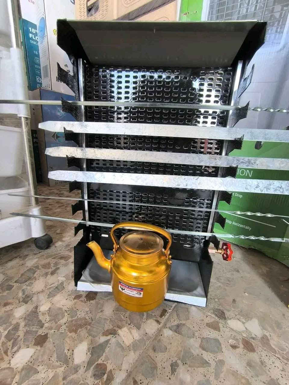 كباب‌پز غازي نوبل – Noble Barbecue Oven

كباب‌پز غازي عملي من نوبل مخصص لشواء الكباب بطريقة عمودية، مناسب للاستخدام المنزلي والخارجي.

• يعمل بالغاز ومصمم لشواء الكباب بشكل عمودي

• قابل للاستخدام مع الغاز المنزلي (الغاز الحضري) وأسطوانة الغاز

• تصميم قابل للنقل والتركيب في أماكن مختلفة

• مزود بمكان مخصص لتثبيت السيخ بشكل منظم

• يحتوي على صينية سفلية أسفل الشواية لتجميع السوائل

• مزود بمفتاح للتحكم بزيادة وتقليل شدة اللهب

• نوع التشغيل: غاز
• نوع الغاز المدعوم: غاز منزلي (شهري) + أسطوانة
• طريقة الشواء: عمودية
• التحكم باللهب: متوفر (يدوي)

محتويات العلبة

• جهاز كباب‌پز غازي نوبل
• صينية سفلية أسفل الشواية بغداد, العراق


**إذا كنت صاحب هذا الإعلان وتريد حذفه لأي سبب، رجاءا أرسل رسالة إلى الدعم الفني**