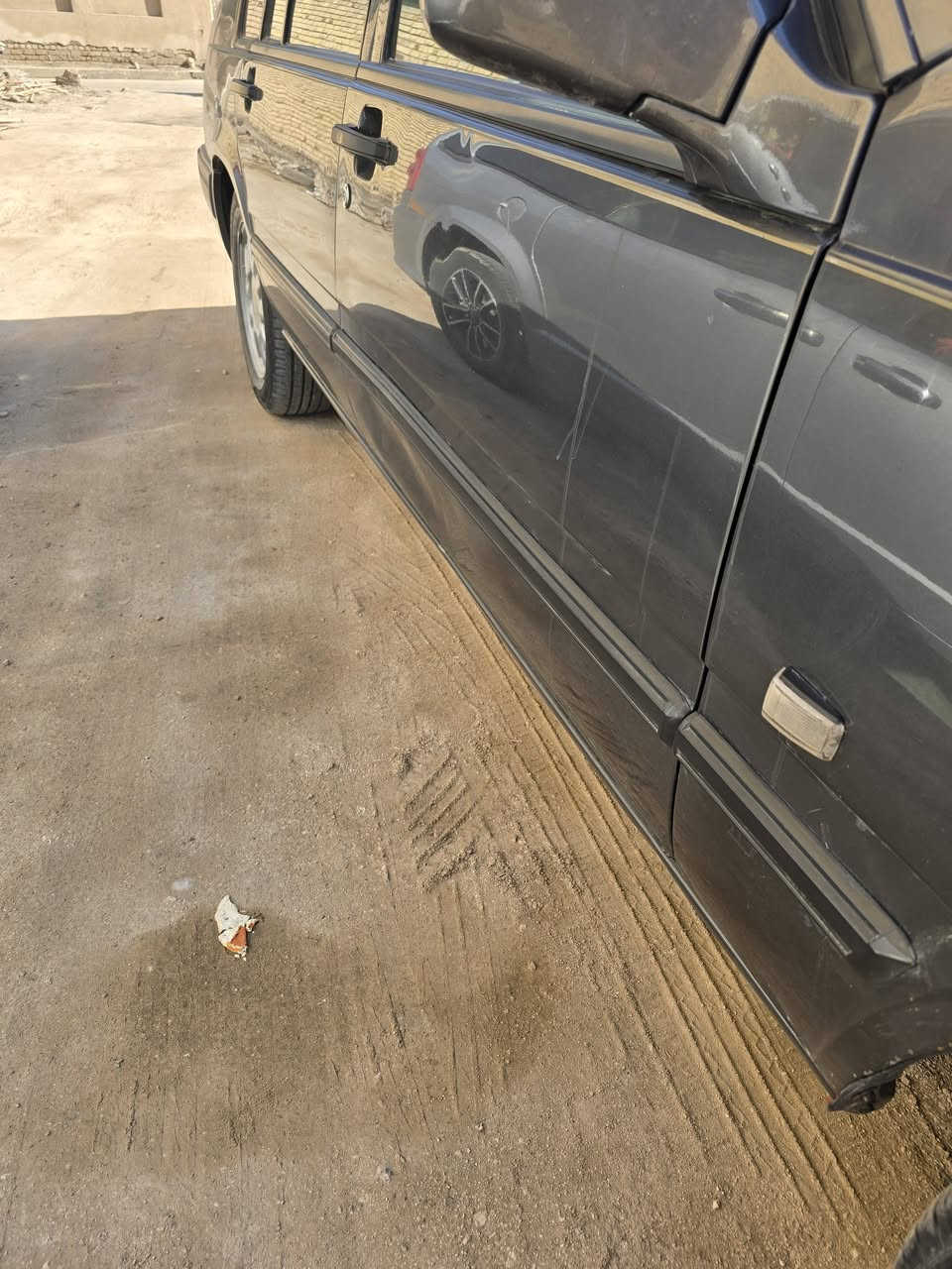 سلام عليكم
فولفو موديل ١٩٩٣ للبيع فقط 
المحرك عادي وليس تيربو بدون تبخير ولا تنقيص نظام بريك شغال 
ترايها واضح بالفيديو السياره ضربة جاكوج مابيها بيها طخات موضحه بالصور حتى ممعمرات باقيه ع وضعها البنيد الاصلي موجود ايضا البيبان الخلفيه جوبي الأمامي كهرباء تبريد شغال 
السياره  رقم بغداد بأسم شخص من النجف واتكفل بالتحويل ثاني يوم مكانها ناصريه سوق الشيوخ سعرها ٧٤ ورقه وبيها مجال بسيط جدا
*********** واي استفسار بالخدمه هنا او الخاص او على رقمي
