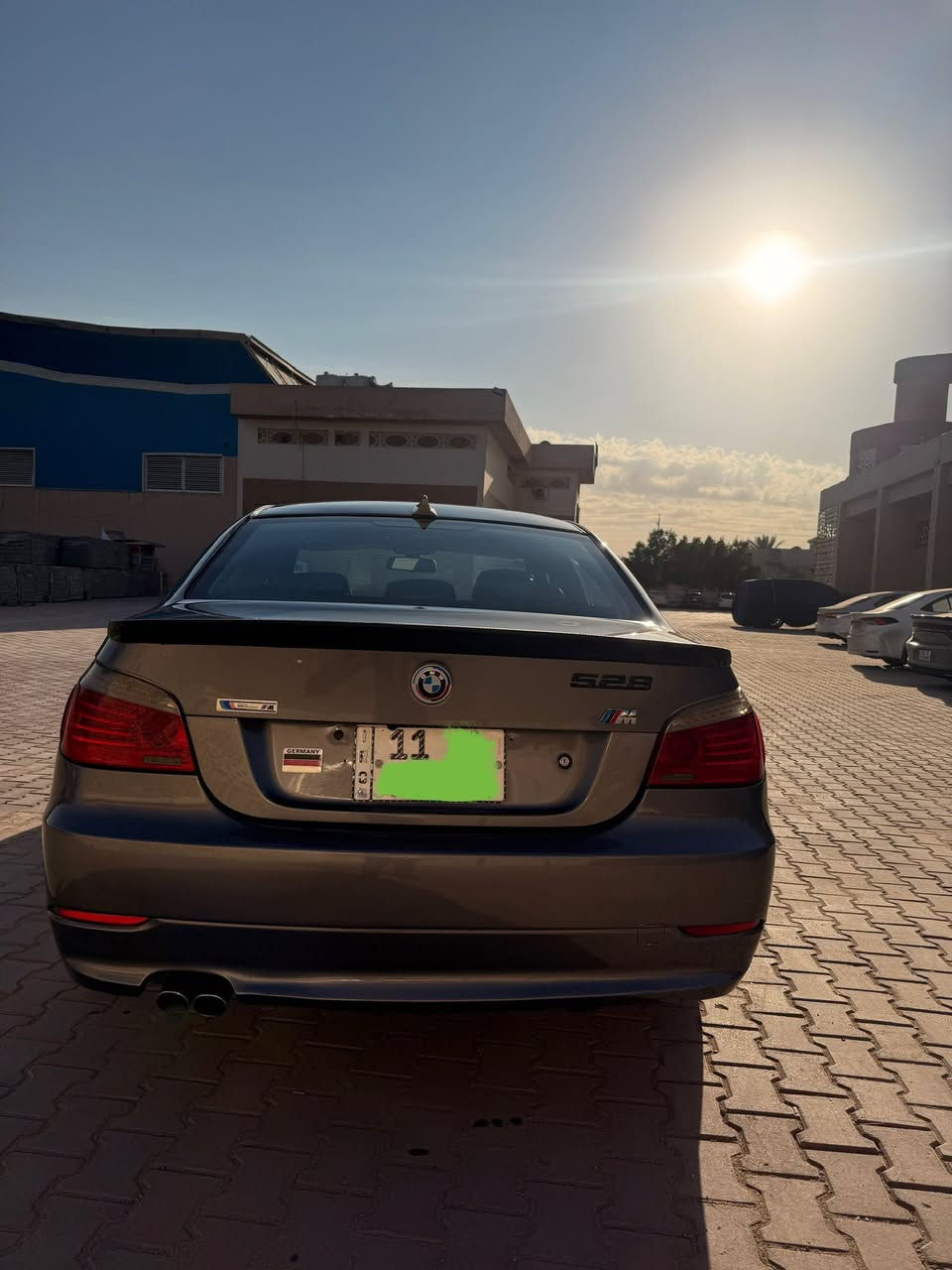 السلام عليكم
BMW e60 528.   N52    مودل 2008
فول مواصفات وارد أمريكي 
تحكمات ستيران كروس سرعه 
شاشه أندرويد اصليه c3
كير كوبرا اوتو عادي 
كهربائياته كله بلاد بدون جطل 
محرك نضيف جدأ بدون بخار ولا تنقيص ولا دوانز 
غرفته بلاد شركه جلد كنتاره + كهرباء وتدفه + بطين البيبان جلد 
ويل 2زايز بوس 
مري قلاب وإنارة المرايه الوسطيه اوتو دم 
تبريد أمام خلفي ثلج 
لد نهاري اوتو 
السياره التشغل بصمه 
فتحه بالقماره 

حادثه باب السايق ودوسه ضرر بسيط وربع من الجاملغ الخلفي 
شواصي ولغود وتكم مكفوله 
مصبوغه عام توحيد لون 
السياره بدون نقص  كله شغاله من محرك كير كهربائيات كامله 

رقم بغداد بسمي سنويه وهزه ورقم جديد 
ثاني يوم احولك 
مكان السياره بغداد الأعلام شارع البداله 
رقمي *********** 
السعر 118 بيه مجال لشراي
