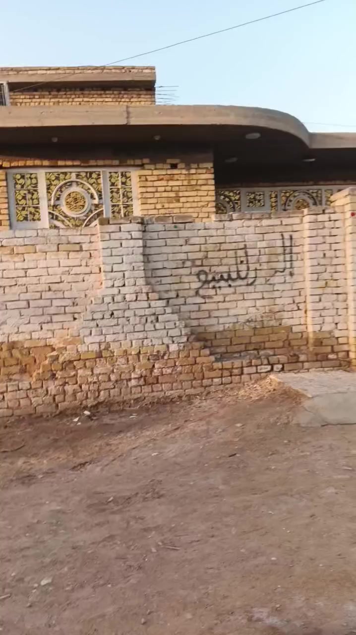 بيت للبيع 
المساحه 210
بناء طابوق درجه اولى السقف صب بناء حديث 
عنوانه حي الجهاد زنابره نزلة حجي بداوي.
سعره 40 وبيه مجال.
***********.
