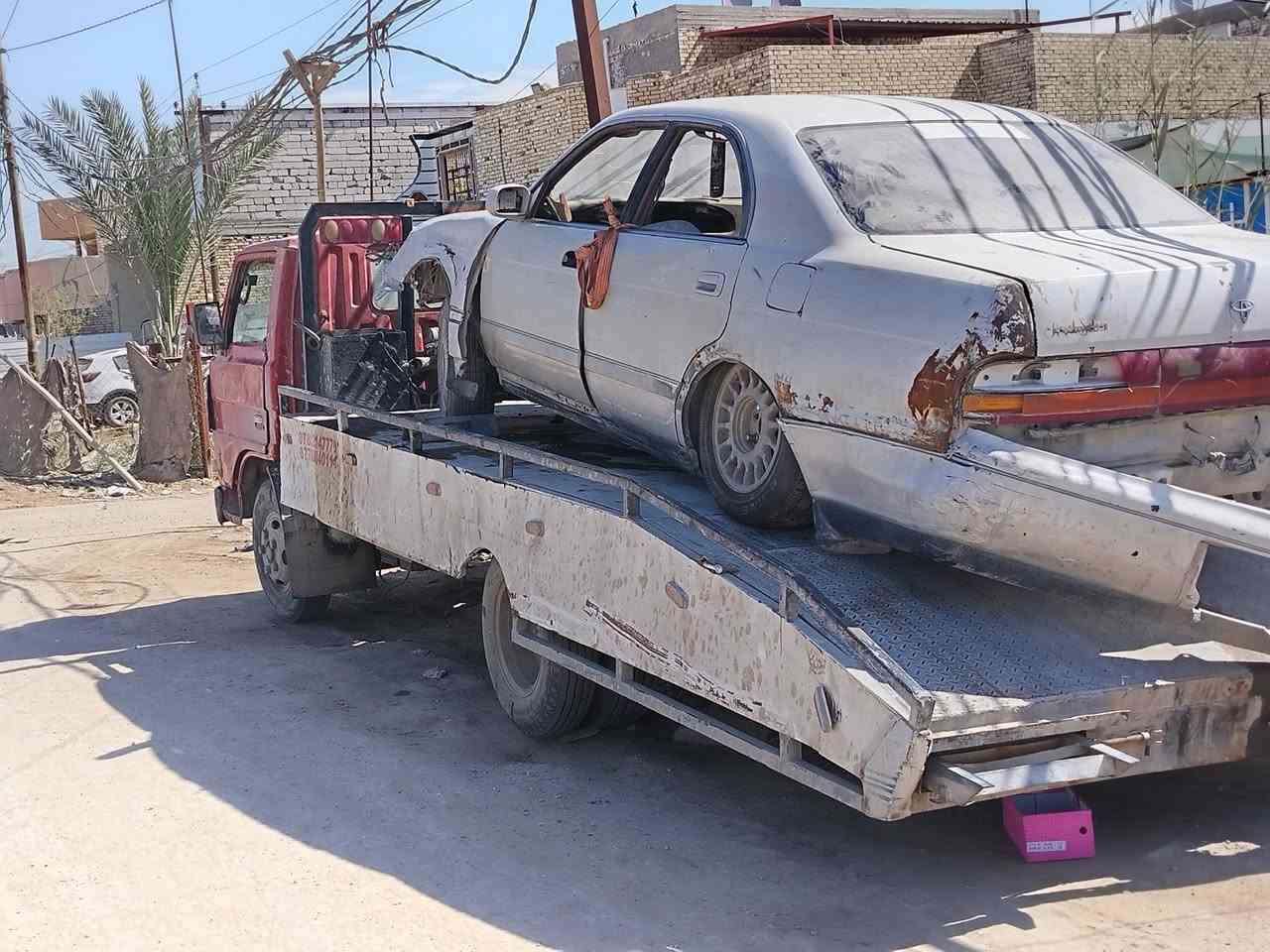 سلام عليكم كرين مازدا كرين جاهز للعمل تخم تاير ومكينة جديدة وحدادة زينة بس قمارة مو زينة رقم واسط سنوية ما ساقطة شرط تحويل مكان ديوانية سعر ٤٥ وبي مجال للشراي للاتصال ***********
