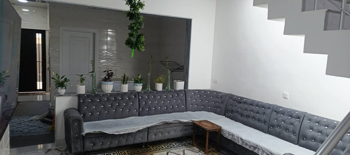 سلام عليكم بيت بناء حديث تعليم غرفة تجارة وصل بلدية مساحة 120 وجه 6 غرف نوم جوا ثنين طابق ثاني كامل  سعره خاص او عل رقم ***********
