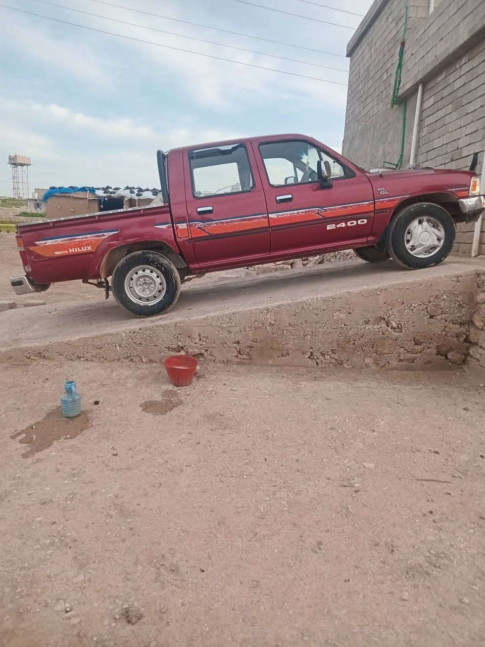 للبيع سيارة بيكم تيوتا ياباني احمر ماروني رقم نينوى انكليزي شرك الوكالة والتحويل نضيفة مال جناي حلوة مكفولة من الكلب والدعم تدفئة تبريد شغال شرط طخم  جديد اربع تاير جديد رقم الهاتف ***********///***********
